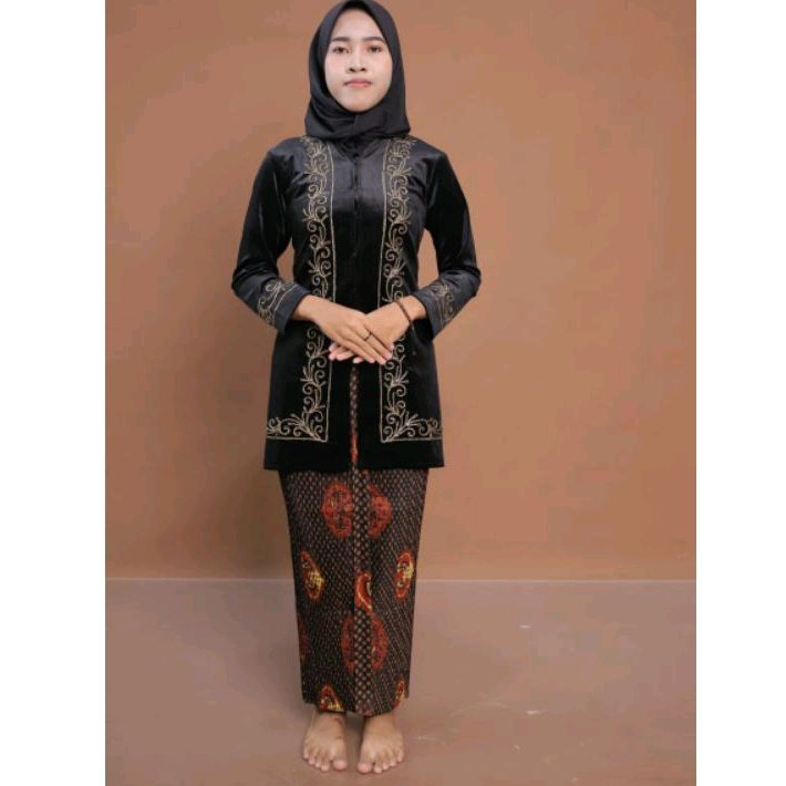 set kebaya Kartini ibu besan cantik
