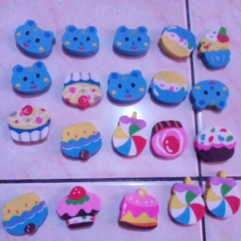 

20 pcs penghapus karakter besar