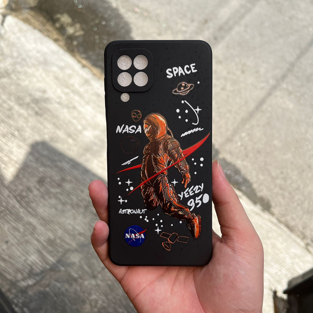 Softcase Astronot Hitam Tipe Samsung M22