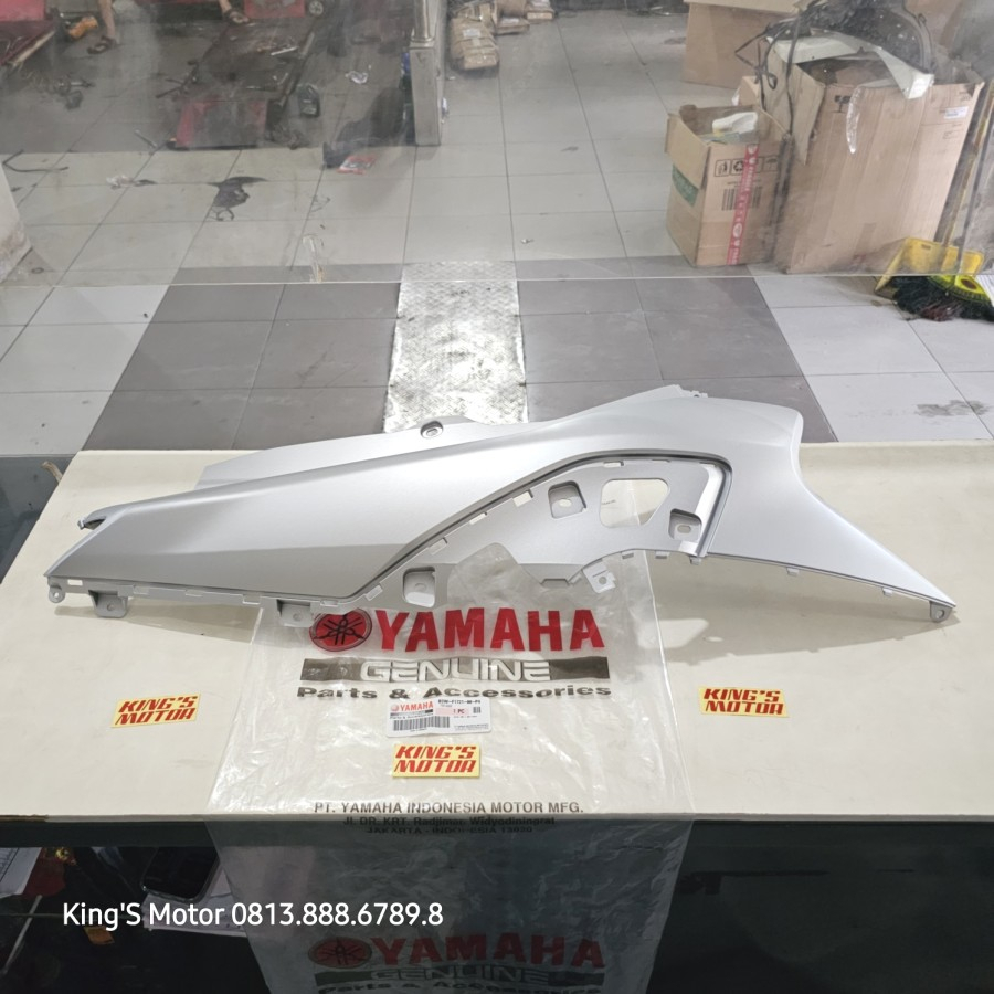 COVER BODY MIO GEAR 125 KANAN SILVER DOFF B3W F1721 P4 ASLI YAMAHA