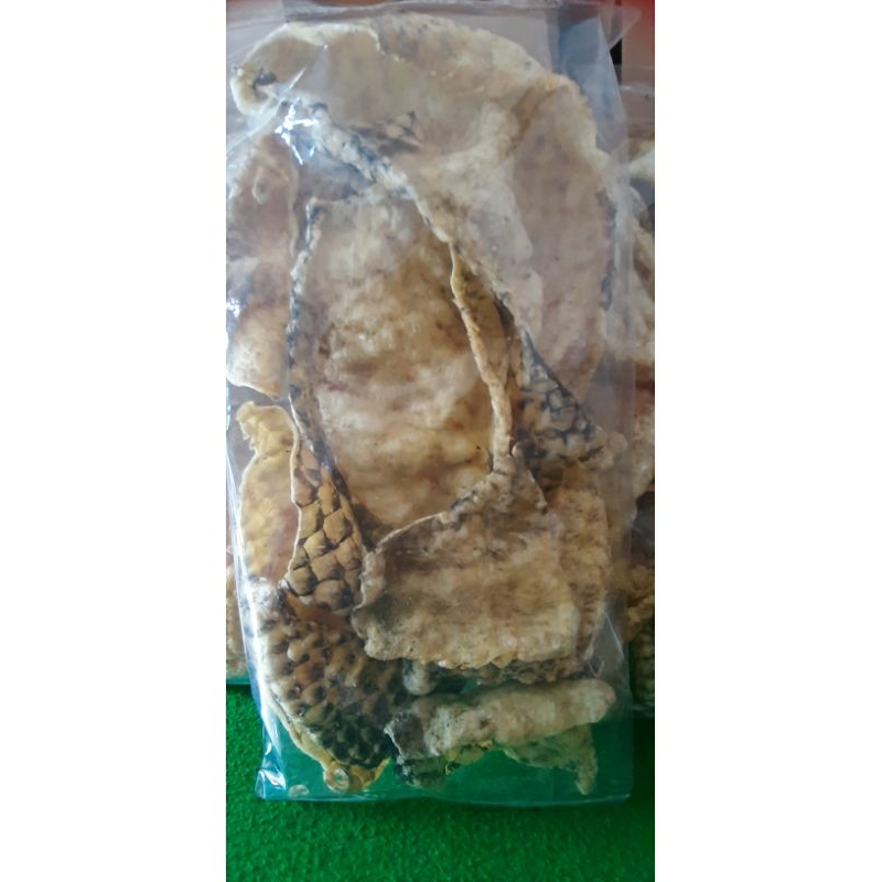 

KERUPUK KULIT IKAN KAKAP 70 GRAM KRUPUK SIAP MAKAN MURAH