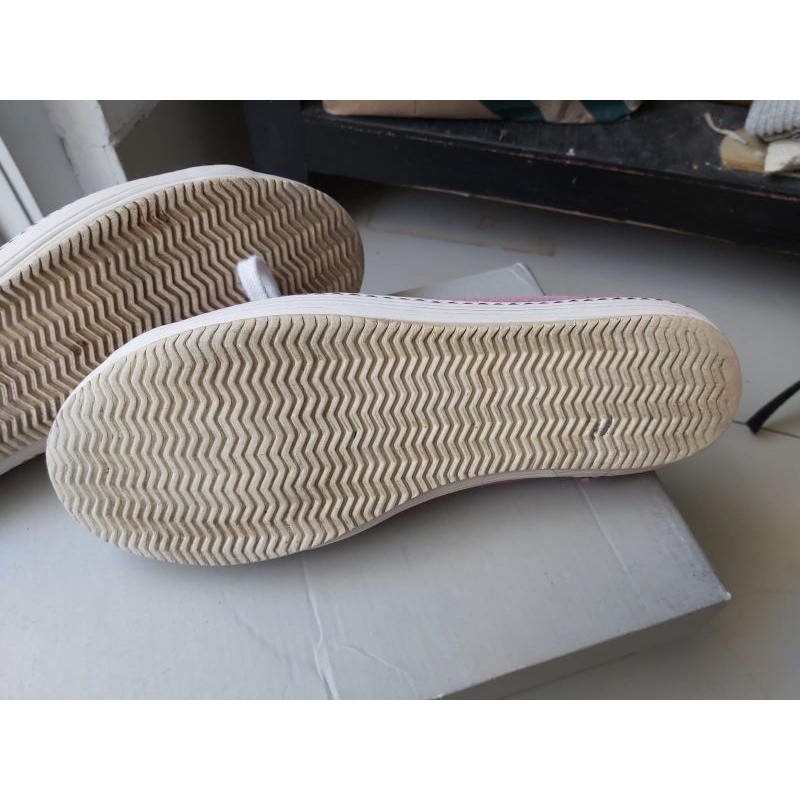 preloved sepatu lacoste cewe ori.. kerennn pinky