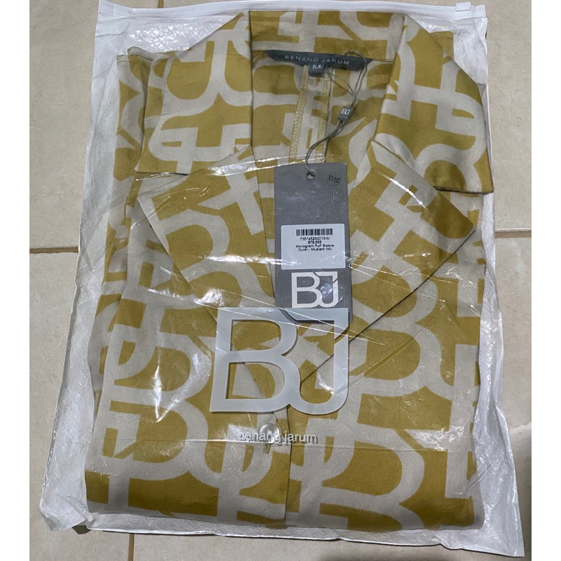 Benang Jarum/BJ Monogram Puff Sleeve Outer - Mustard (M)