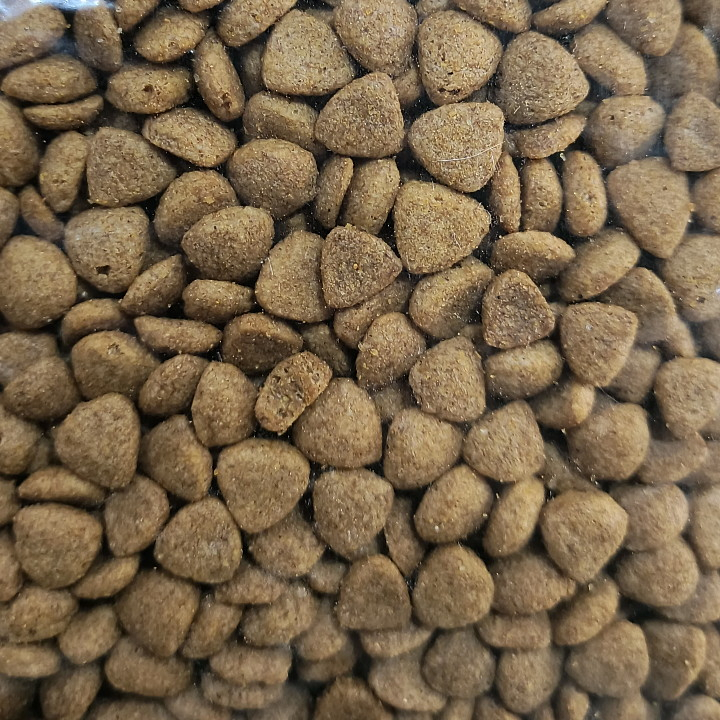 GRAB/GO-JEK Makanan Anjing Bolt Dog Beef Flavour Kemasan 20KG