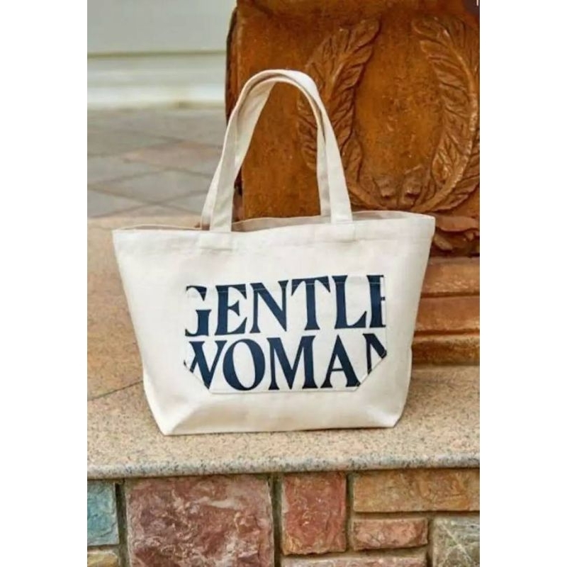 GNTLE.WOMAN TEXT ART TOTE BAG