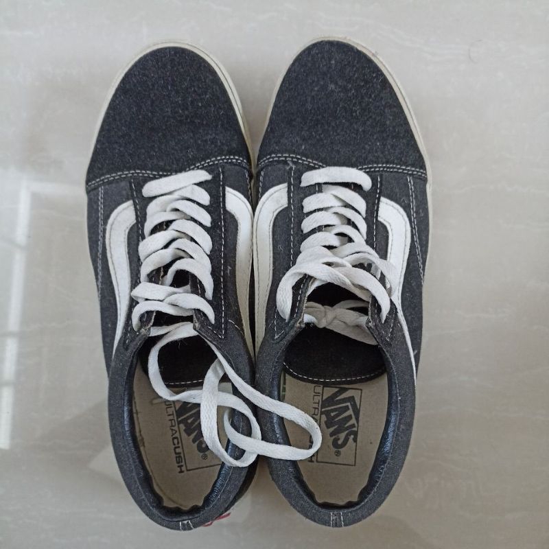 PRELOVED Vans Old Skool (with box)