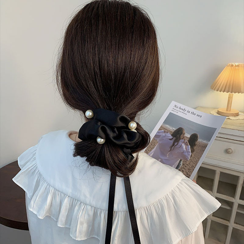 KOREAN BLACK SILK SCRUNCHIE WITH PEARL IKAT KARET KUNCIRAN RAMBUT SCRUNCHIES MEDIUM RING MUTIARA KAIN SATIN PITA PANJANG LONG RIBBON AKSESORIS WANITA KOREA