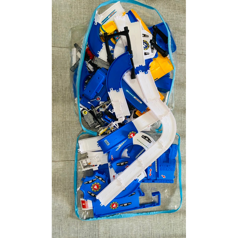 Mainan paw patrol jalanan parking lot besar