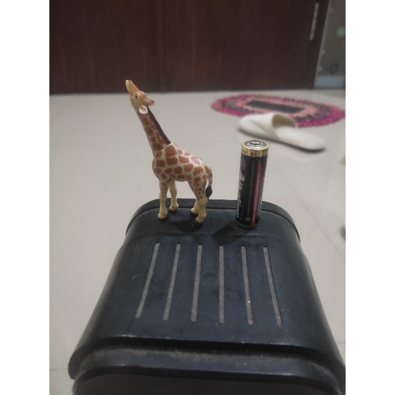 figure animal giraffe/jerapah by tomy