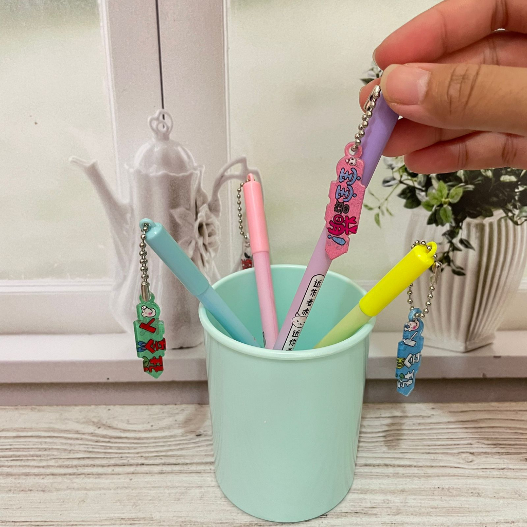 

Pulpen Gantungan Unik bentuk Papan Nama Lucu tinta hitam Harga Murah / Pen gantungan tulisan Alat Tulis Anak kekinian premium quality ready cod dan Grosir