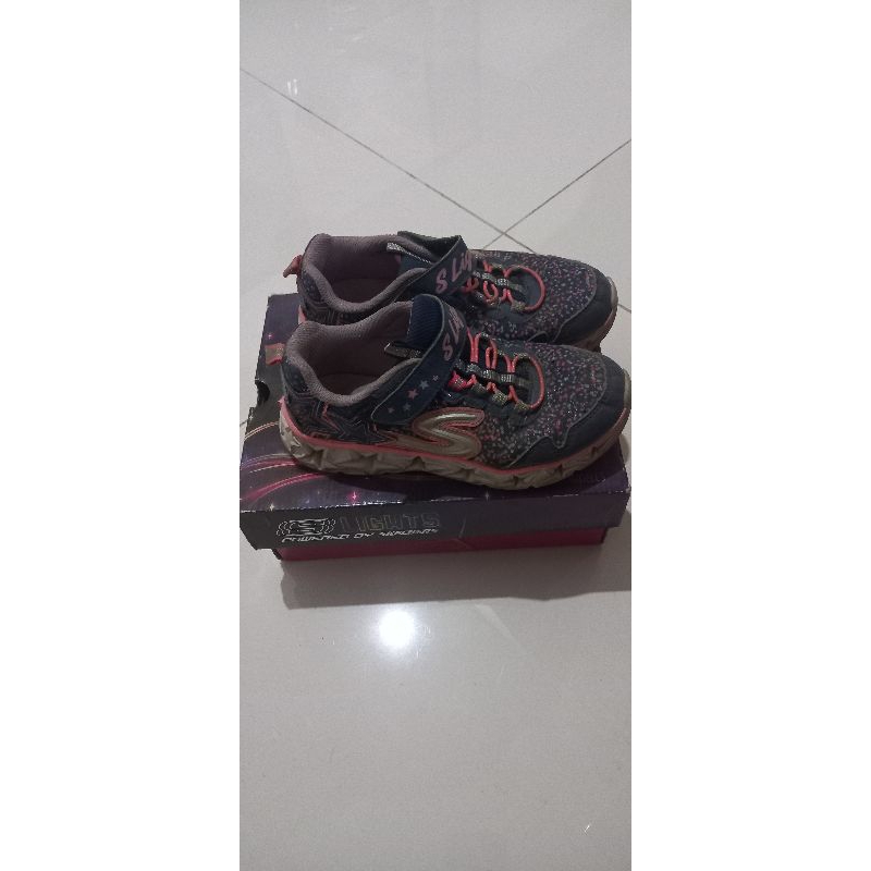 Sepatu anak perempuan skechers