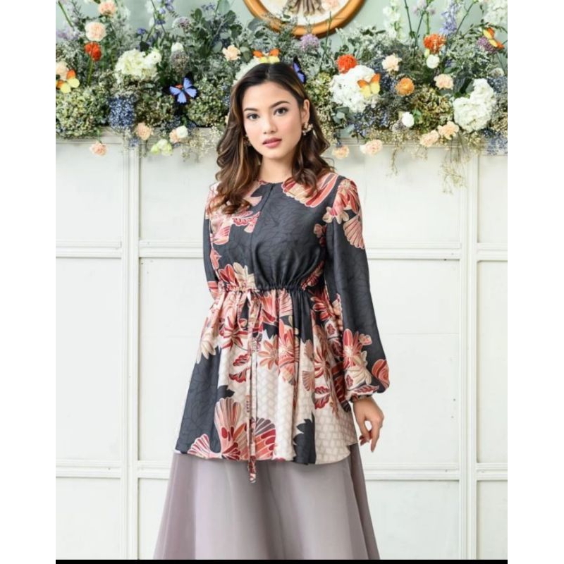 Preloved Claire Blouse - Wearing Klamby