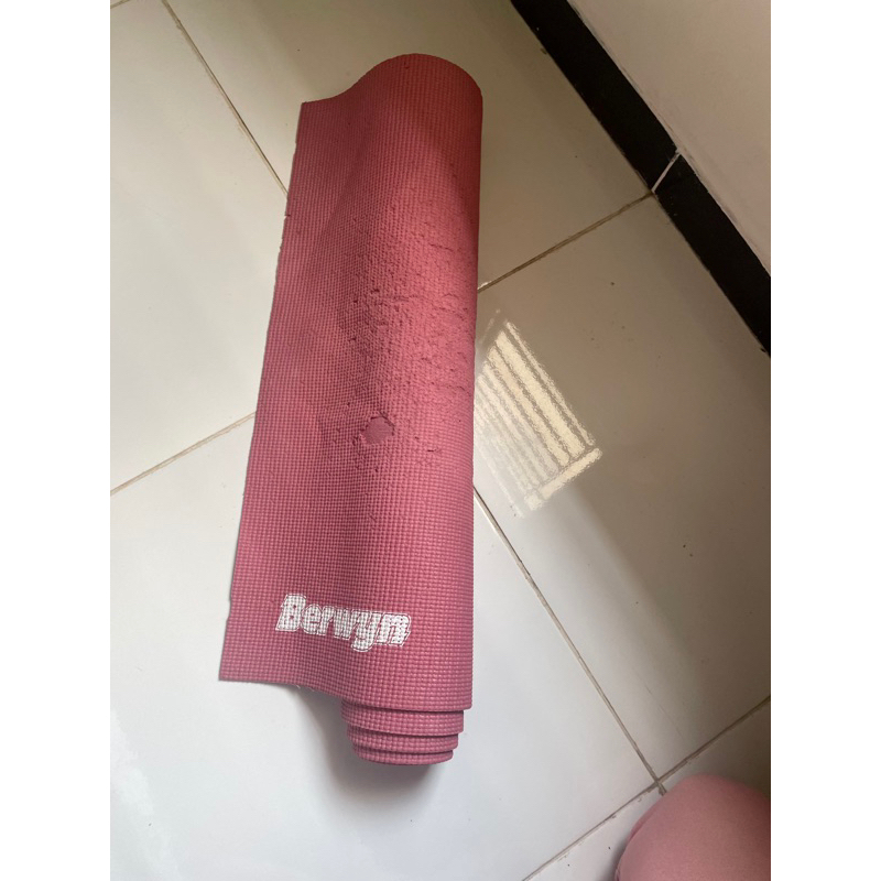 PRELOVED matras yoga / yoga matt by berwyn