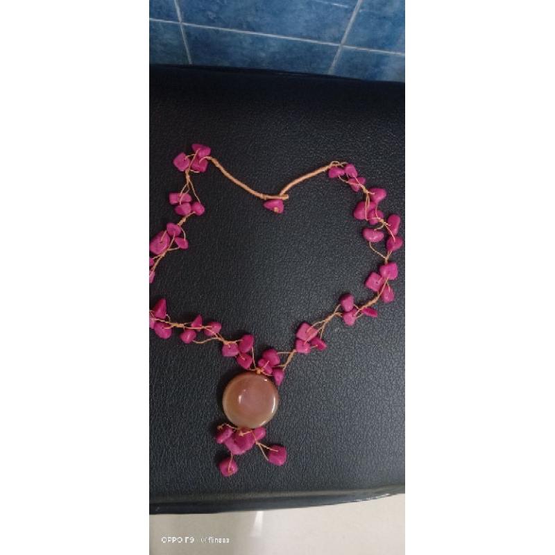 kalung batu fushia kalimantan