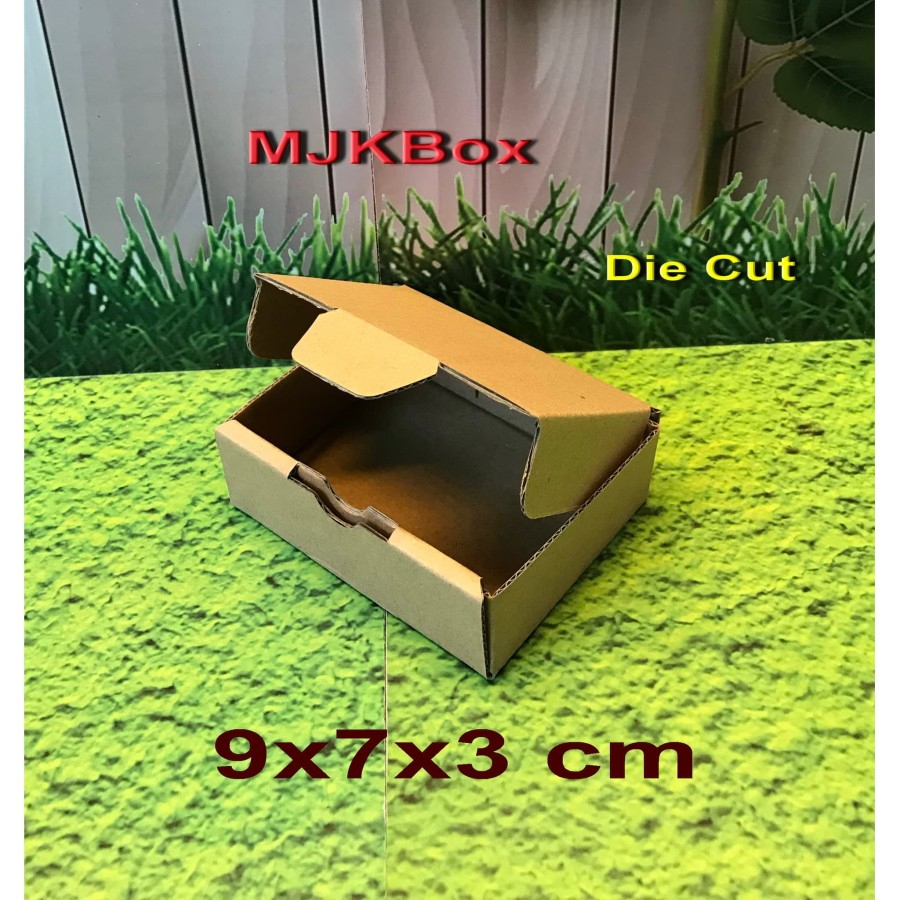 

kardus karton Uk. 9x7x3 cm........Die Cut/Pizza