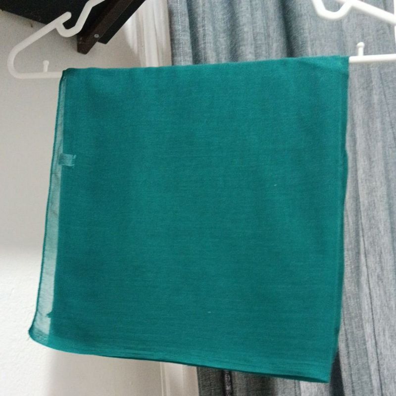 [Preloved] Hijab Segiempat Paris Hijau Tosca