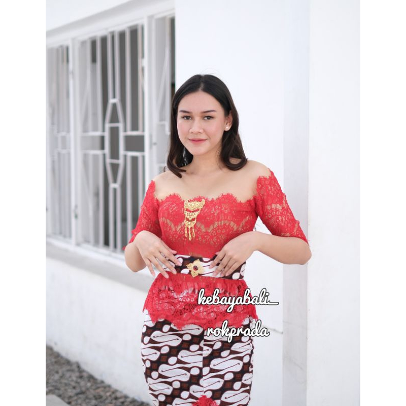 KEBAYA WISUDA MODERN SABRINA RENDA PUNDAK TILE