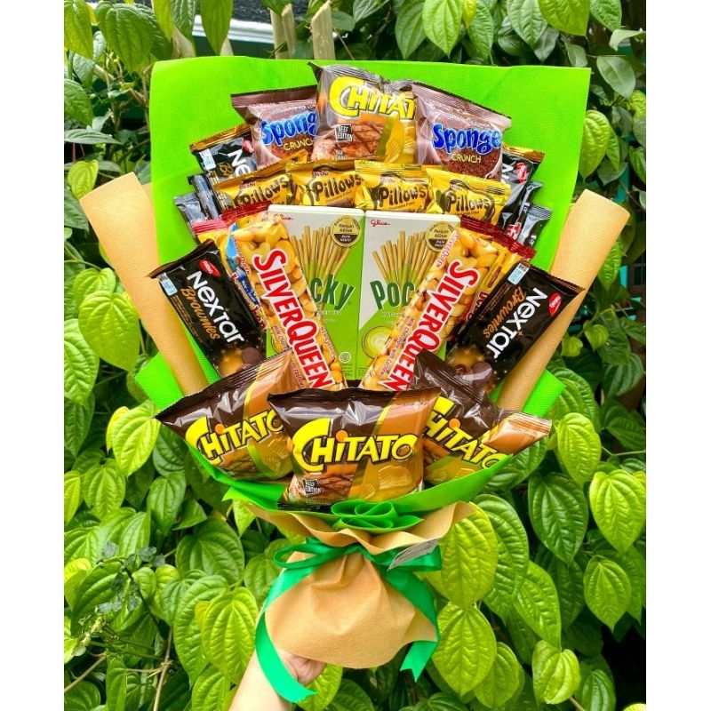 (B) BUKET SNACK MEWAH COKLAT BESAR PREMIUM/ BUKET BUNGA PALSU/ HAMPERS / BUKET WISUDA / BUKET BONEKA / HADIAH ULANG TAHUN COWOK COWO / HADIAH PERNIKAHAN / HADIAH UNTUK CEWEK / HADIAH UNTUK IBU ISTRI SUAMI TEMAN/ ANNIVERSARY/ VALENTINE / ULTAH