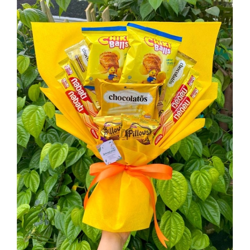 (S) BUKET SNACK SERBA KUNING/ BUKET BUNGA PALSU/ HAMPERS / BUKET WISUDA / BUKET BONEKA / HADIAH ULANG TAHUN COWOK COWO / HADIAH PERNIKAHAN / HADIAH UNTUK CEWEK / HADIAH UNTUK IBU ISTRI SUAMI TEMAN/ ANNIVERSARY/ VALENTINE / ULTAH