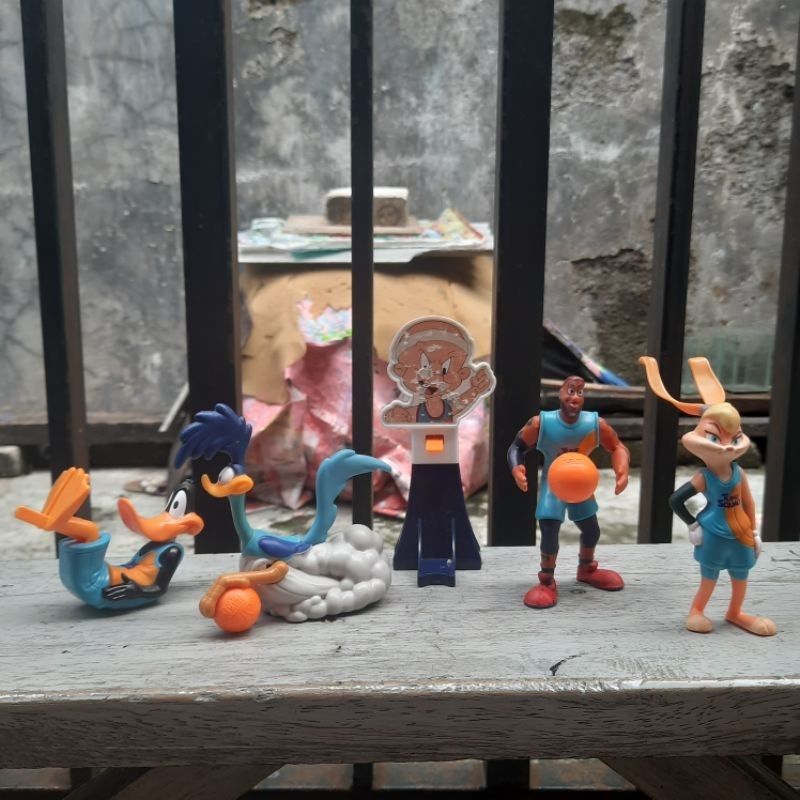 happy meal space jam looney tones
