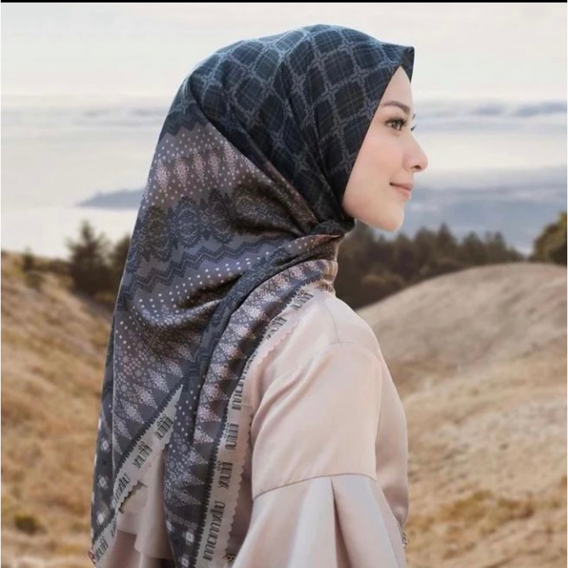 Dirgahayu Scarf Bajawa - Black