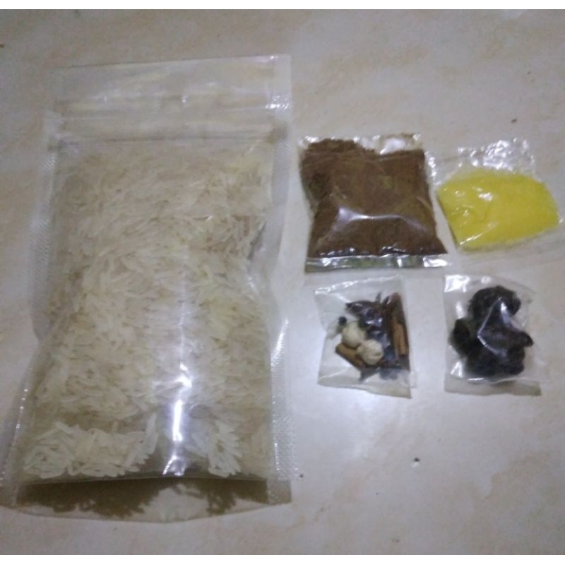 

Paket Beras Basmati 500 g & Bumbu Briyani