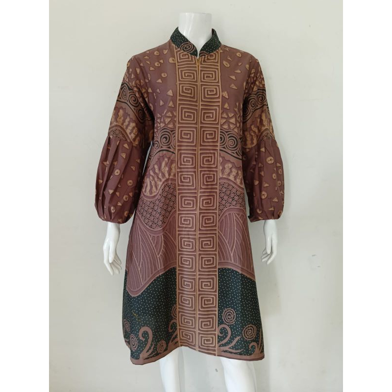 Tunik batik solo bahan katun sanforis / batik solo / batik sragen / batik halus bahan katun premium / batik solo trendy / batik aluna / batik kanaya / batik nirmala / batik janoko kembar / batik keris / tunik batik / dress batik / batik windasari