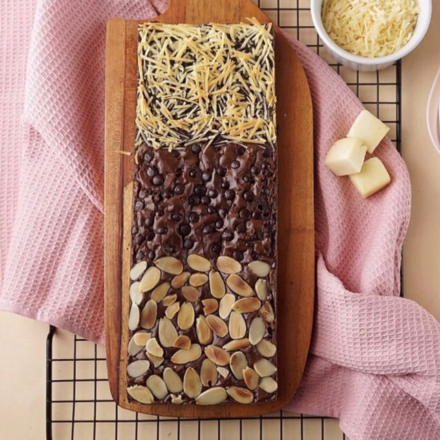 

FUDGY BROWNIES MIX (CHOCOCIPS/CHEESE/ALMOND