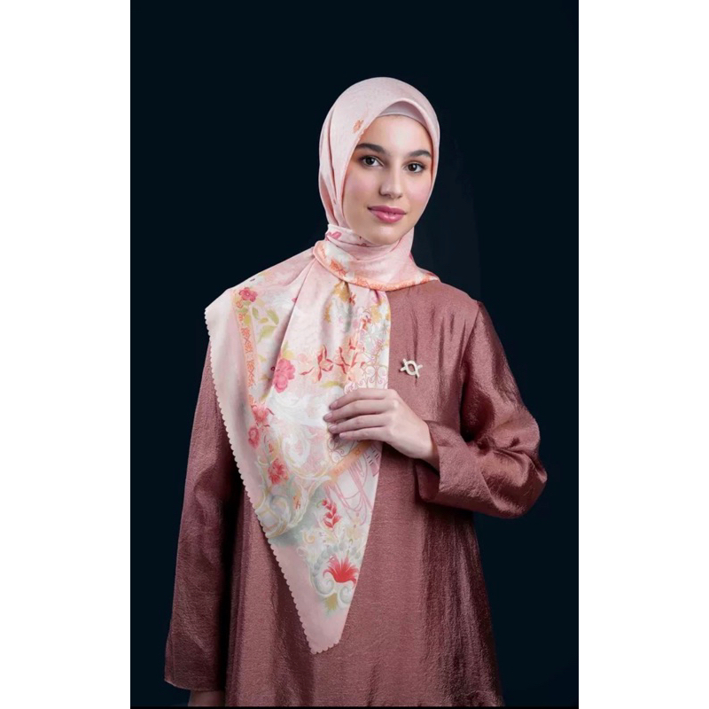 Royal Scarf Wearing Klamby