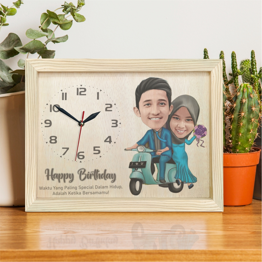 Kado unik dan berkesan lukisan karikatur Jam Kayu