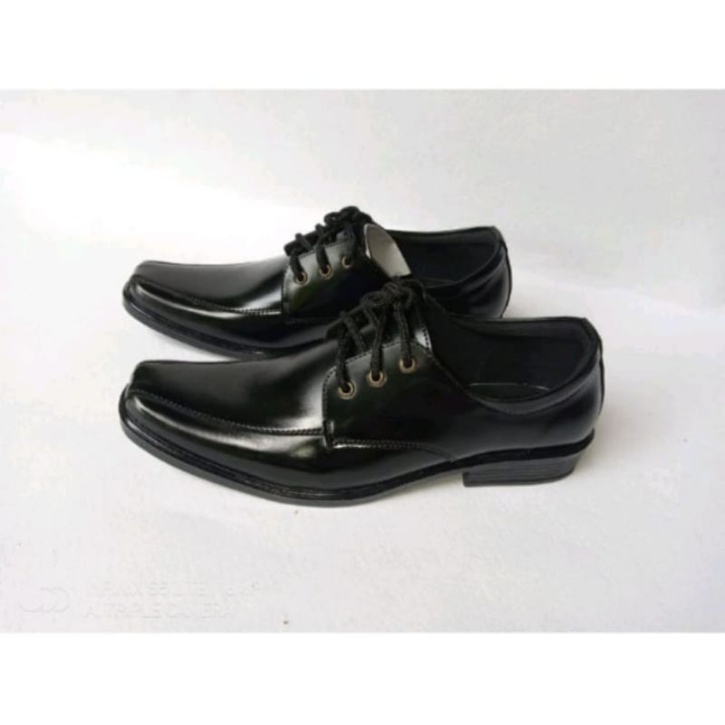 sepatu kantor pria