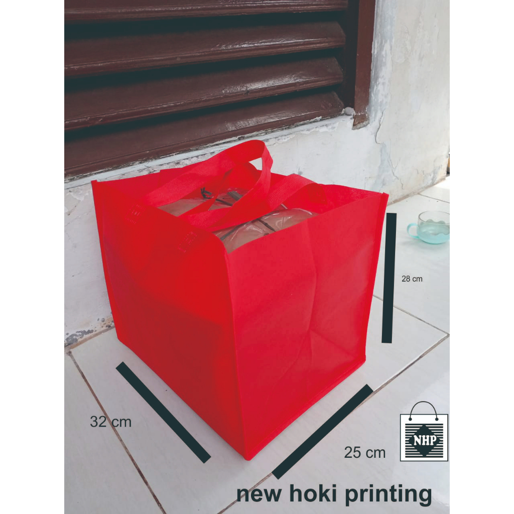

TAS KAIN SPUNBOND GOODIE BAG UKURAN 25 x 25 22 x 22 20 x 20 KANTONG BESEK KUE MAKANAN BOX DUS
