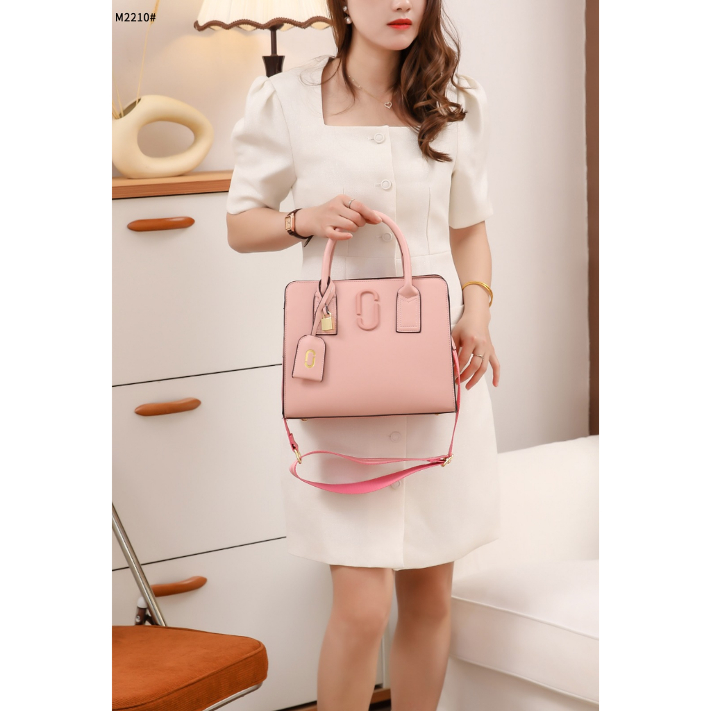 M2210 Tote Bag in Leather