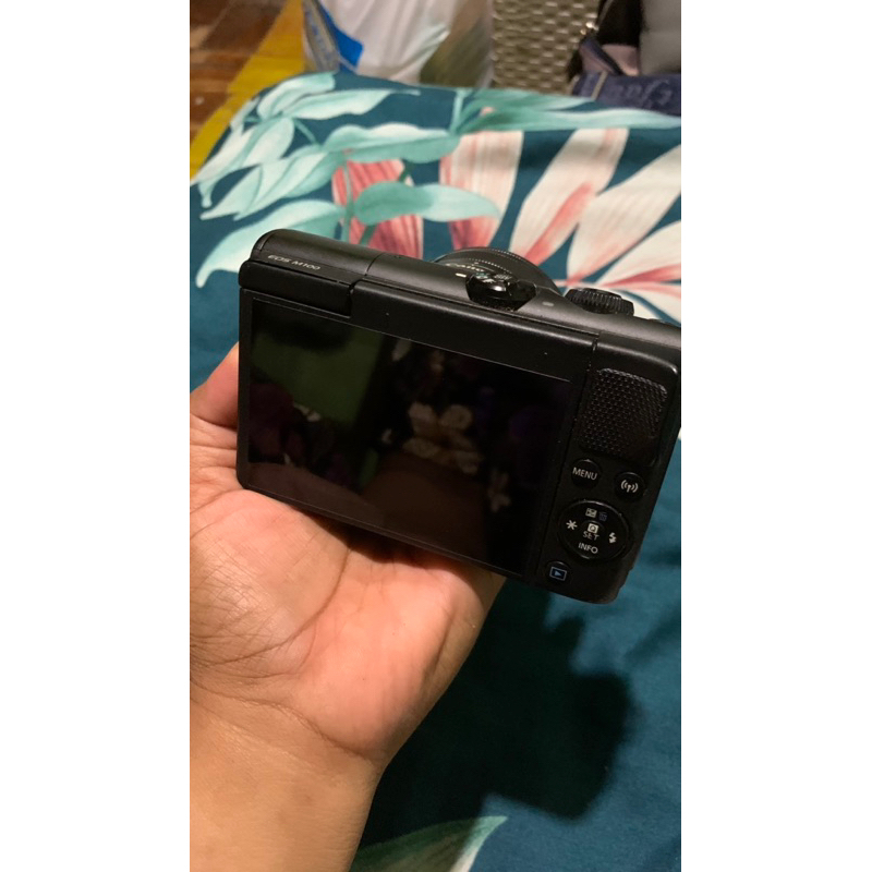 canon mirrorless m100 second