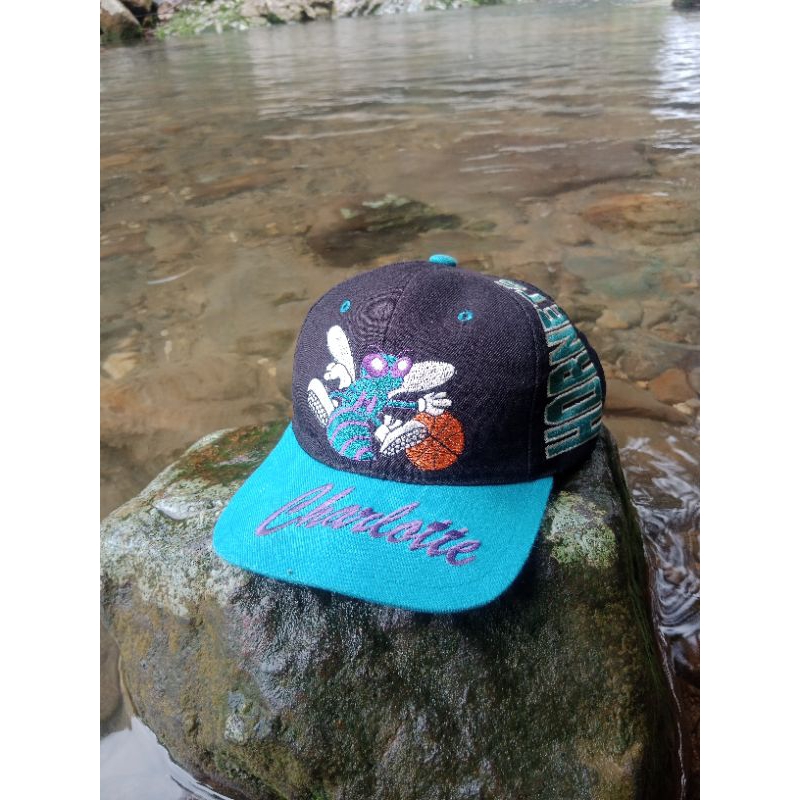 topi vintage nba charlote hornets brim script