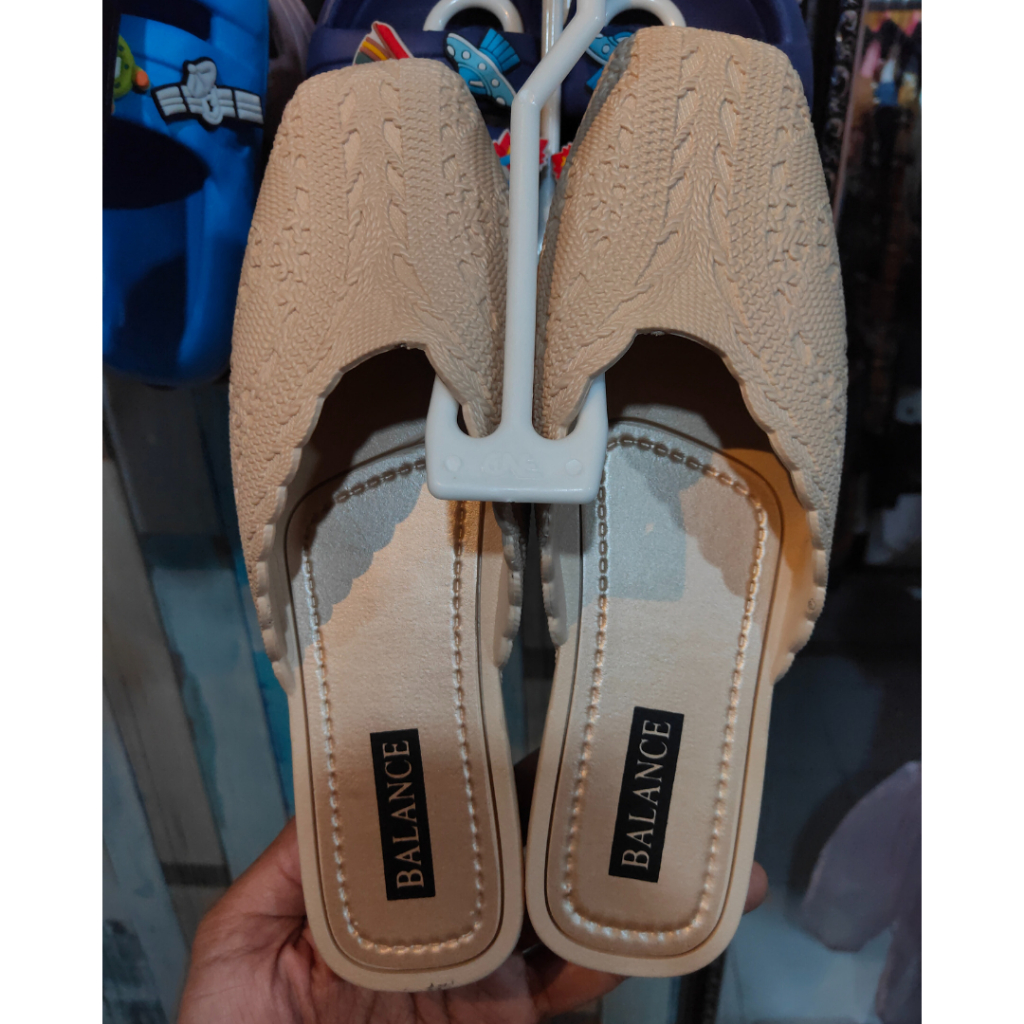 Belta Gallery Sandal Wanita Casual Flat Shoes Sandal Selop Bahan Karet Kekinian Trendy