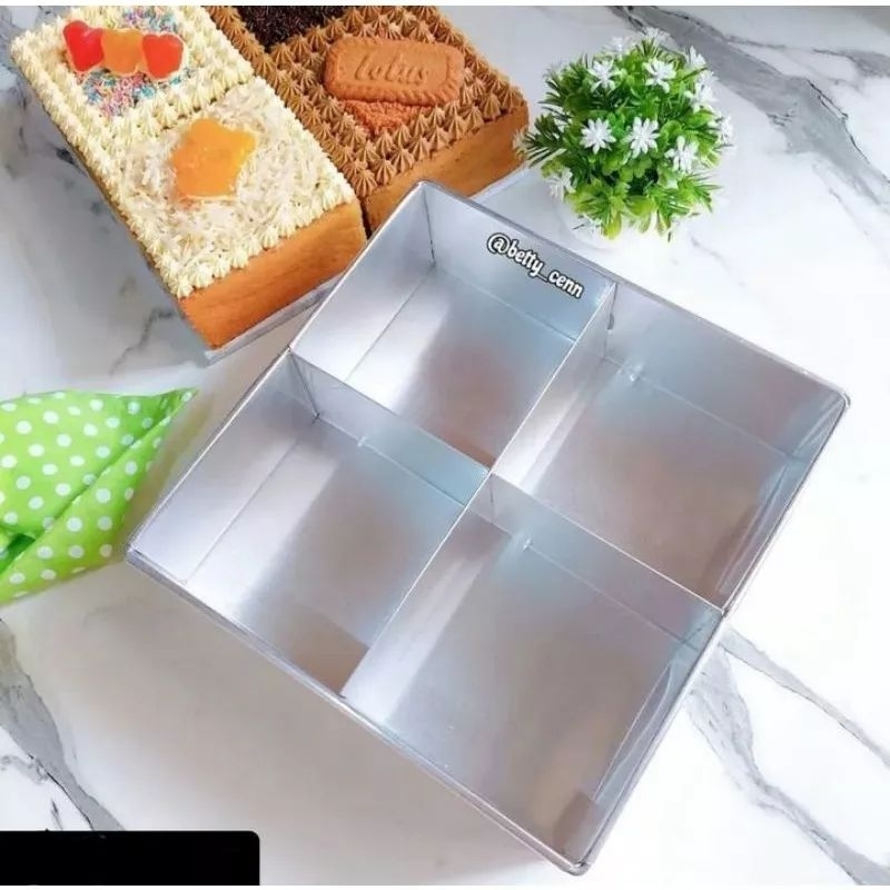 

Loyang persegi sekat 4 ,20cm , 22 cm tinggi 7 cm