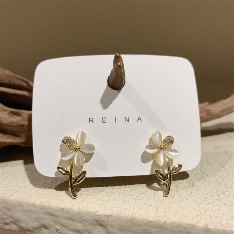 Flower earrings / anting