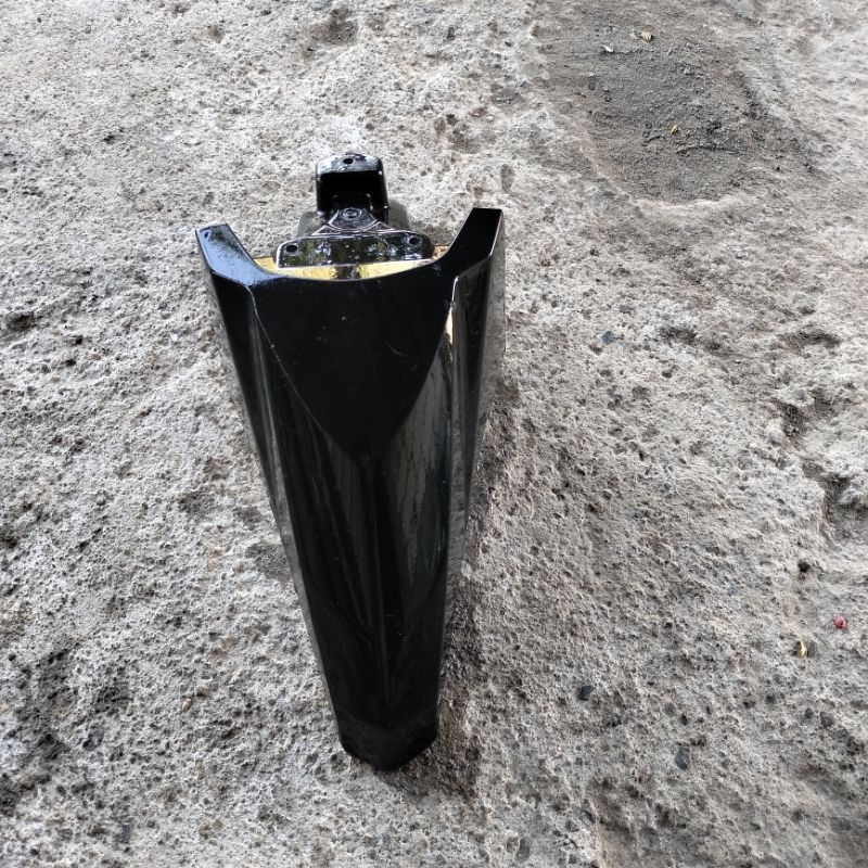 Spakbor Depan Vario 150/Vario 125 esp 2016-2017 Hitam kilap(bekas)