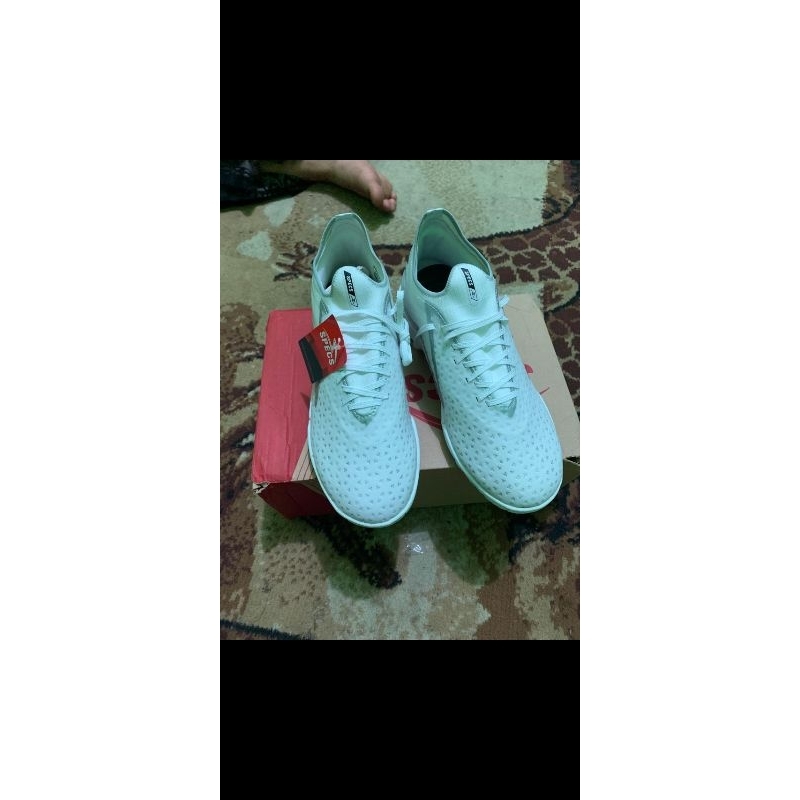 sepatu futsal SPECS Illuzion 3