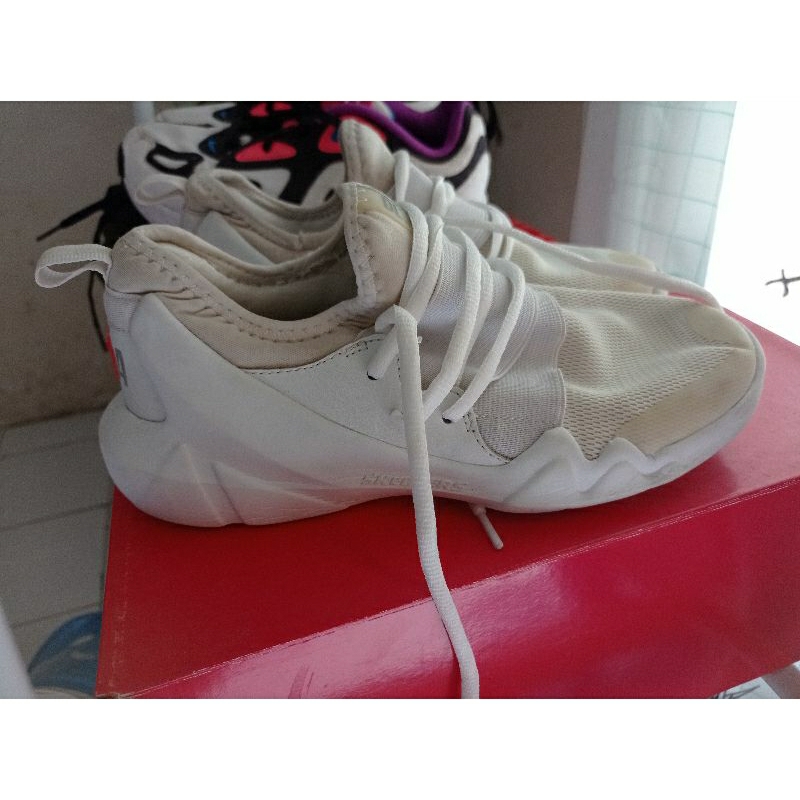 [Preloved] Skechers DLTA Made In China Empuk