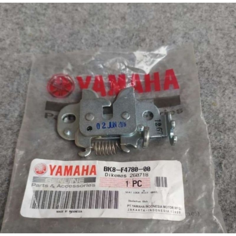 SEAT LOCK ASSY/PENGAIT KUNCI JOK BELAKANG  NEW VIXION 155 R ORIGINAL YAMAHA BK8-F4780-00