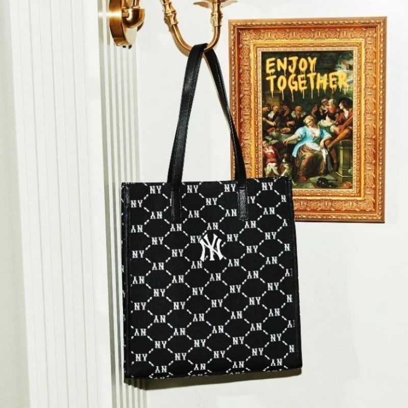 M*LB Mono Diamond Jackquard Tote Bag Boston New York Yankees unisex untuk pria wanita