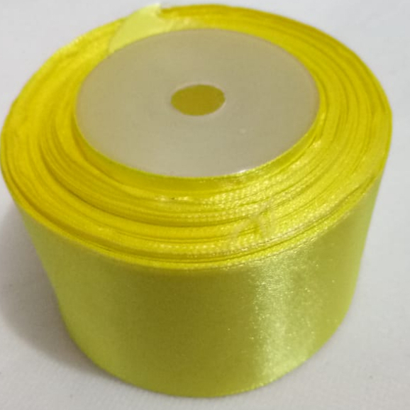 

Pita satin kuning muda 2 inch / 5 cm Per roll Pita Kado Pita Bucket Bunga