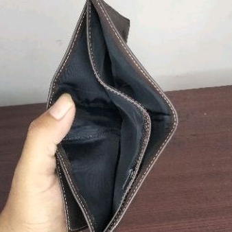 dompet kulit pria  berdiri huspupies