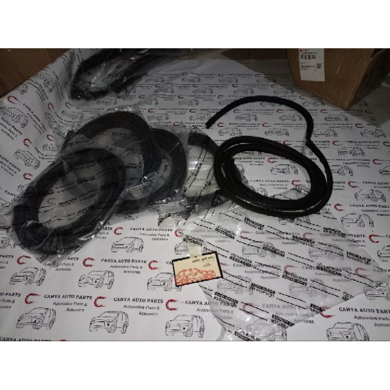 Karet Lis Kaca Depan Hiace Commuter