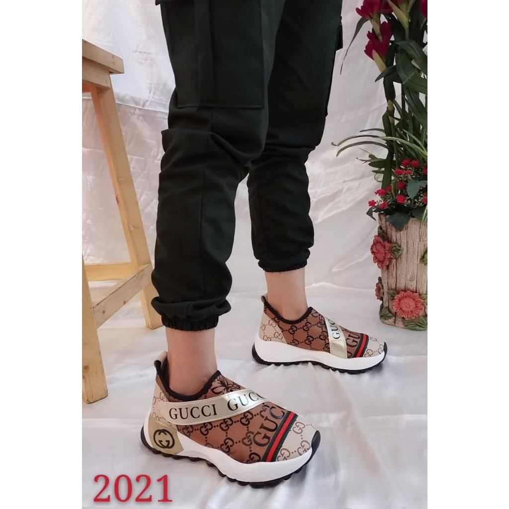 2021 sepatu fashion balnani import