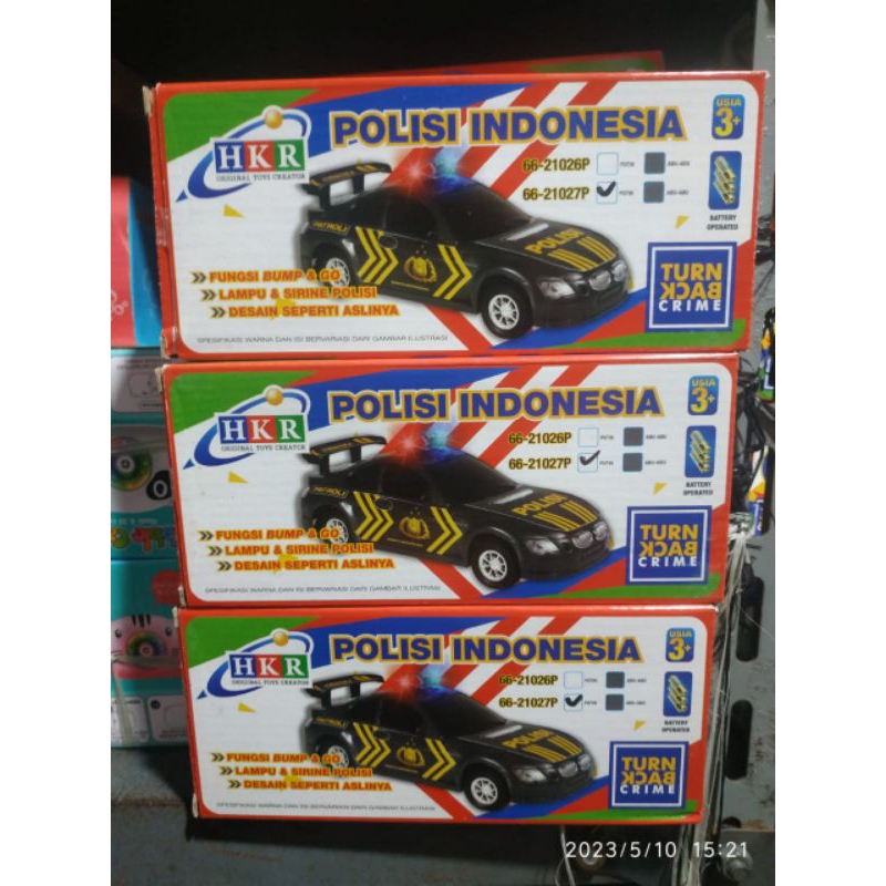 menyala mobil polisi mainan
