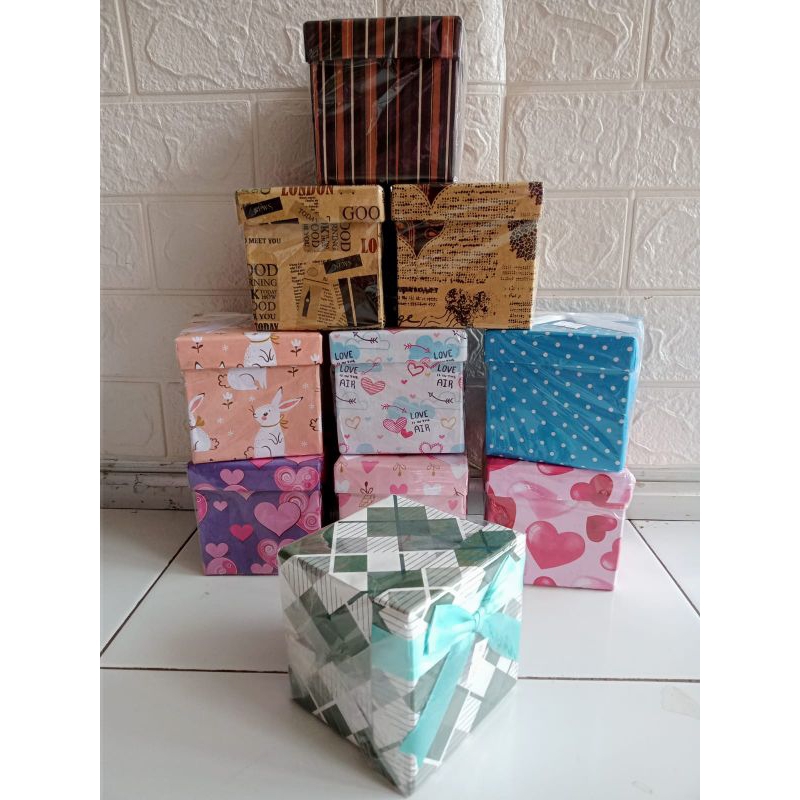 

kotak kado Gift Box 10x10x9cm