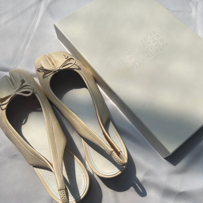 Tabi slingback ballet shoes by MAISON MARGIELA